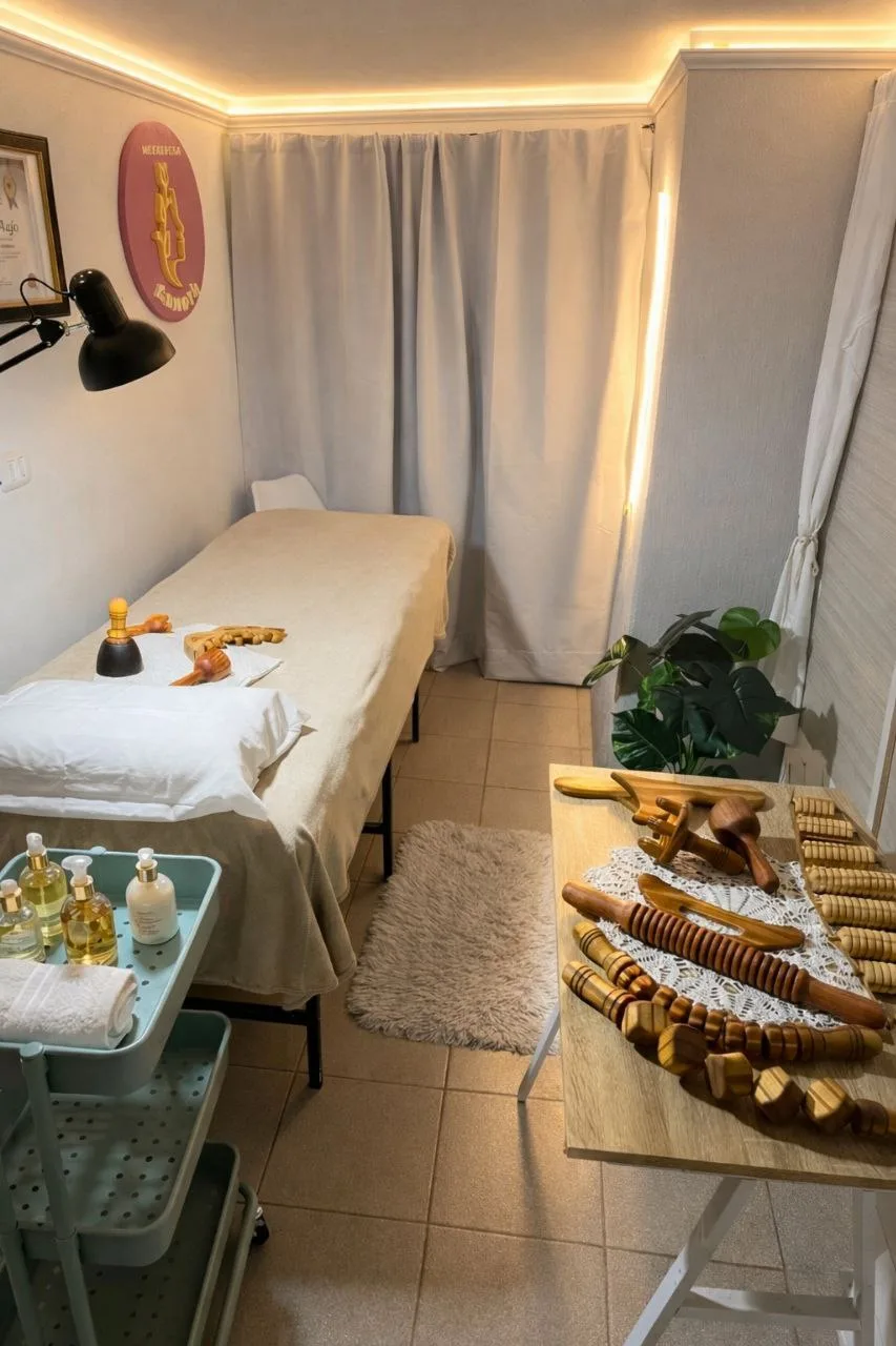 Sala preparada para maderoterapia en Estetica Eunoia