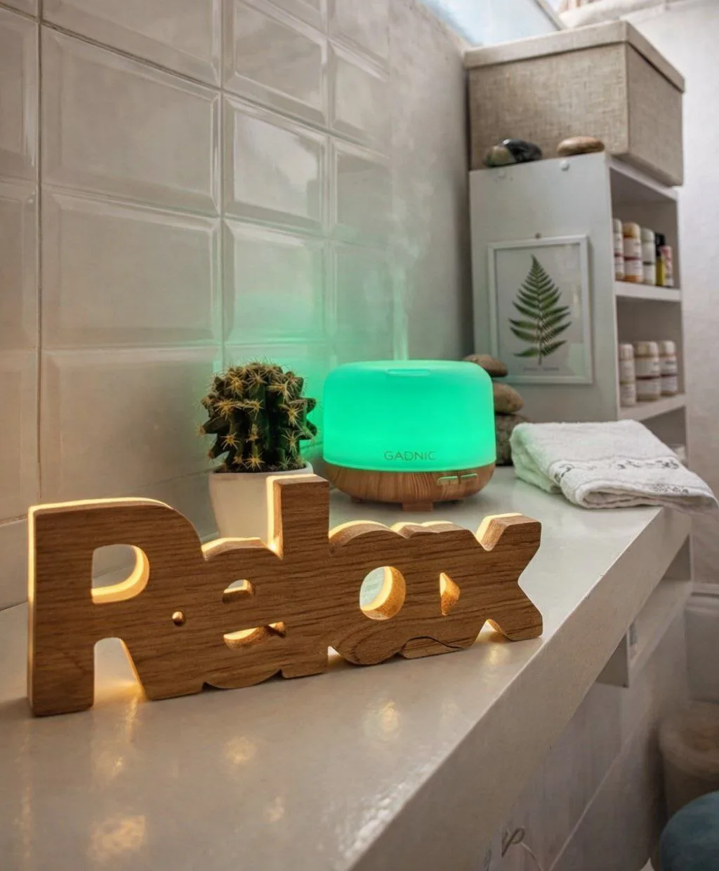 Detalle del espacio relax con cremas y difusor en Estetica Eunoia