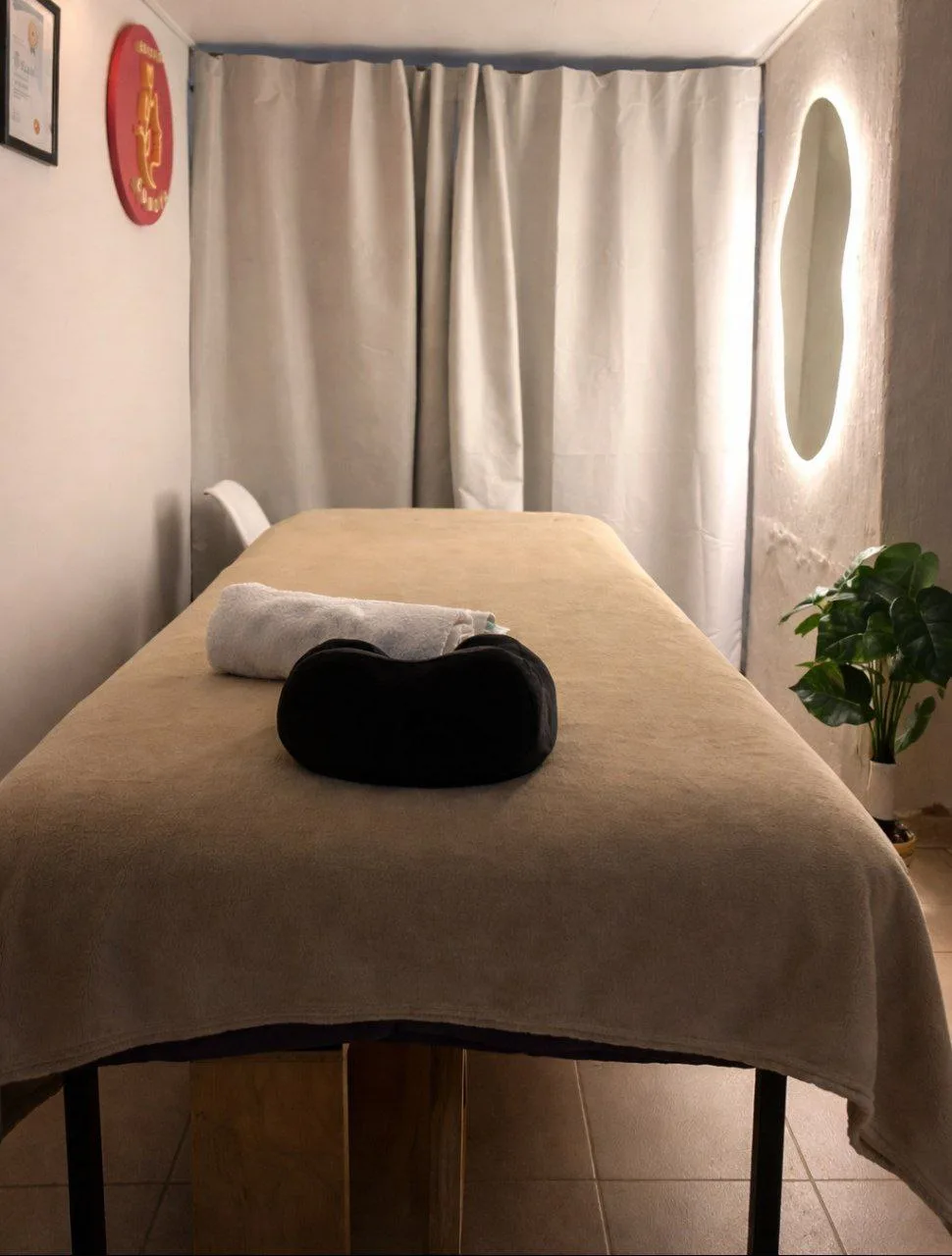 Sala de masajes preparada para recibir clientas en Estetica Eunoia